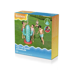 Originalverpackung des Bestway Kaktus-Wassersprinklers 52733 mit Kaktusmotiv und spielenden Kindern im Garten