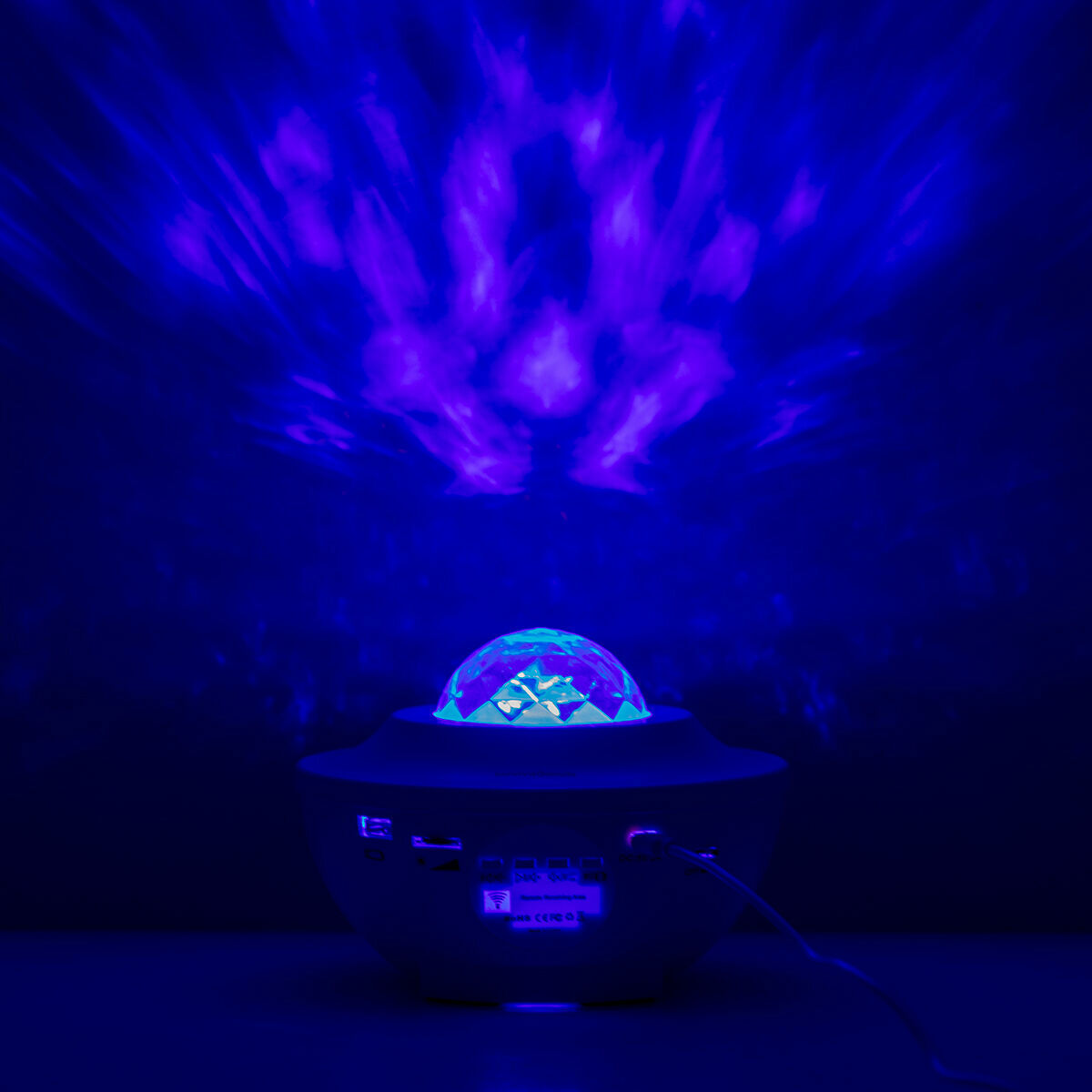 Sedlay mit blauer LED-Lichtprojektion