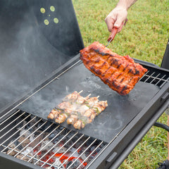 Zwei wiederverwendbare Grill- und Backmatten