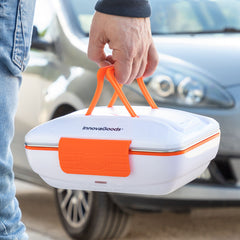 Pro Bentau Lunchbox wird am ausgeklappten orangefarbenen Griff getragen