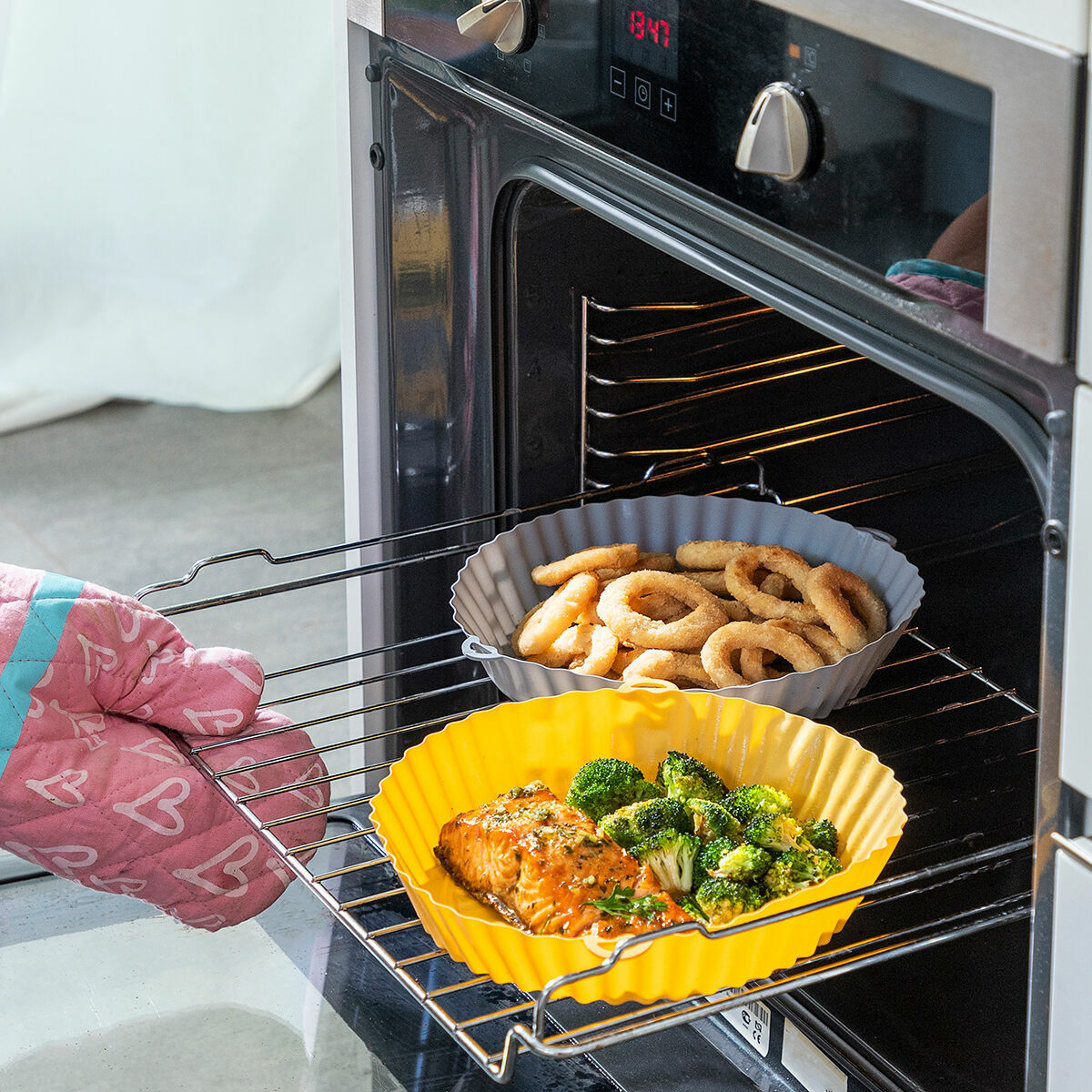 4er-Pack Silikonkörbe mit Griffen für Heißluftfritteuse und 2 Küchenpinsel InnovaGoods – Produktansicht 8