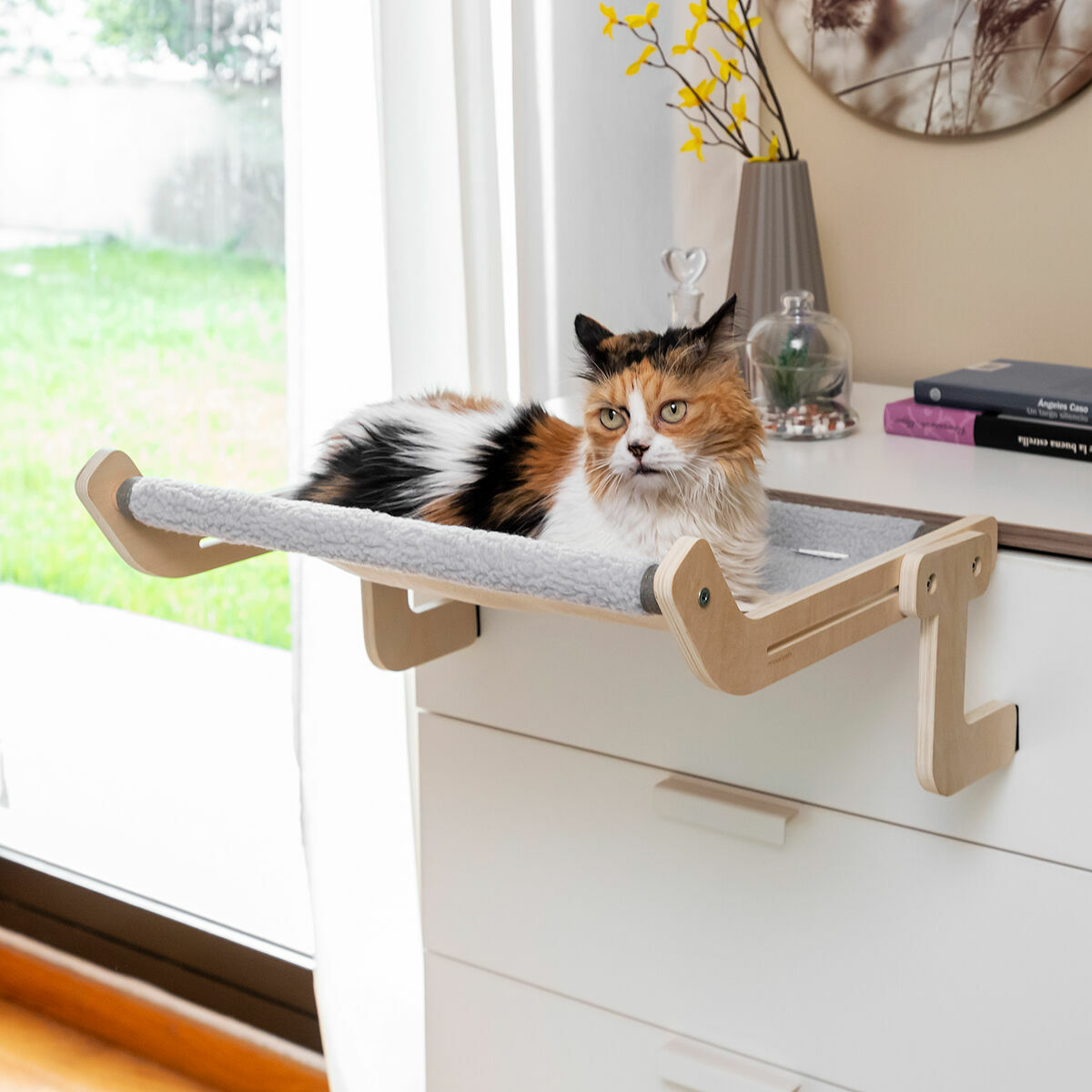 Hamacat Katzenhängematte am Fenster mit Katze