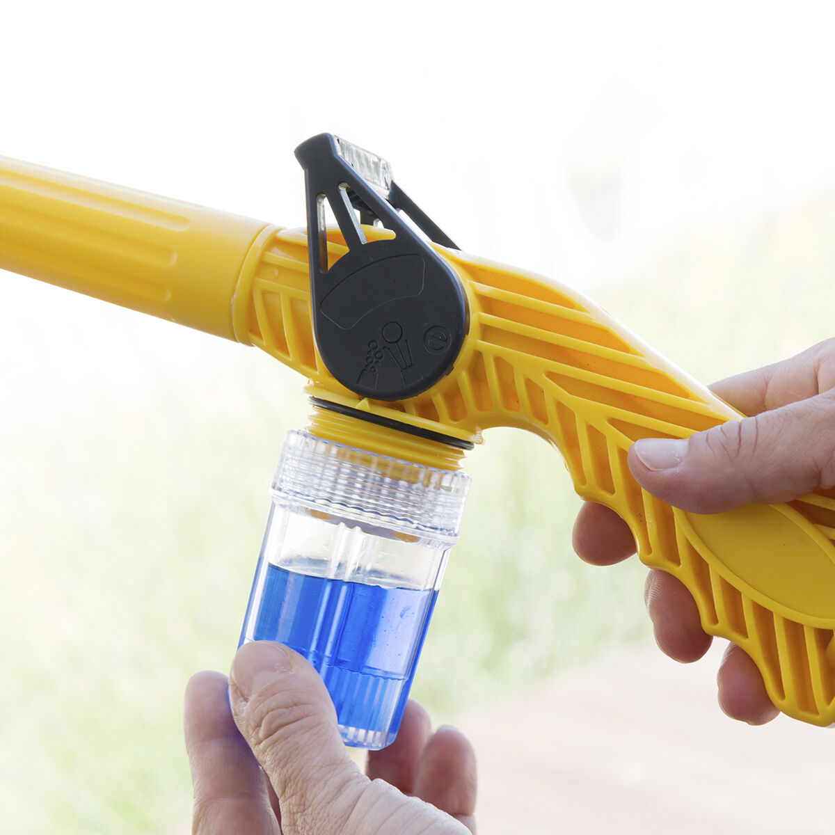 Pack 8-in-1-Hochdruck-Wasserspritze mit Tank und Ausziehbarer Gartenschlauch InnovaGoods – Produktansicht 8