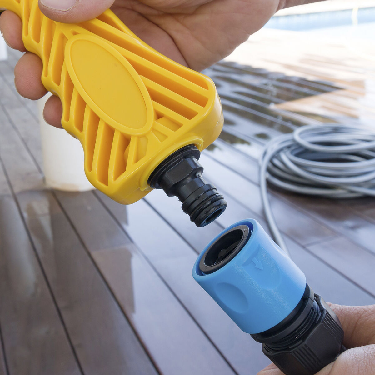 Pack 8-in-1-Hochdruck-Wasserspritze mit Tank und Ausziehbarer Gartenschlauch InnovaGoods – Produktansicht 9