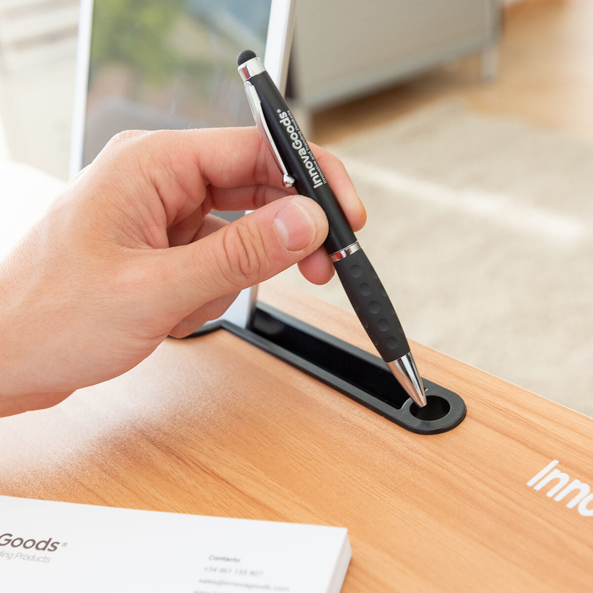 Set Klapptisch Beistelltisch & Lesekissen mit Armlehnen InnovaGoods – Produktansicht 7