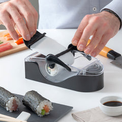 Oishake-Sushi-Maker wird an den seitlichen Bügeln und am Rollband bedient