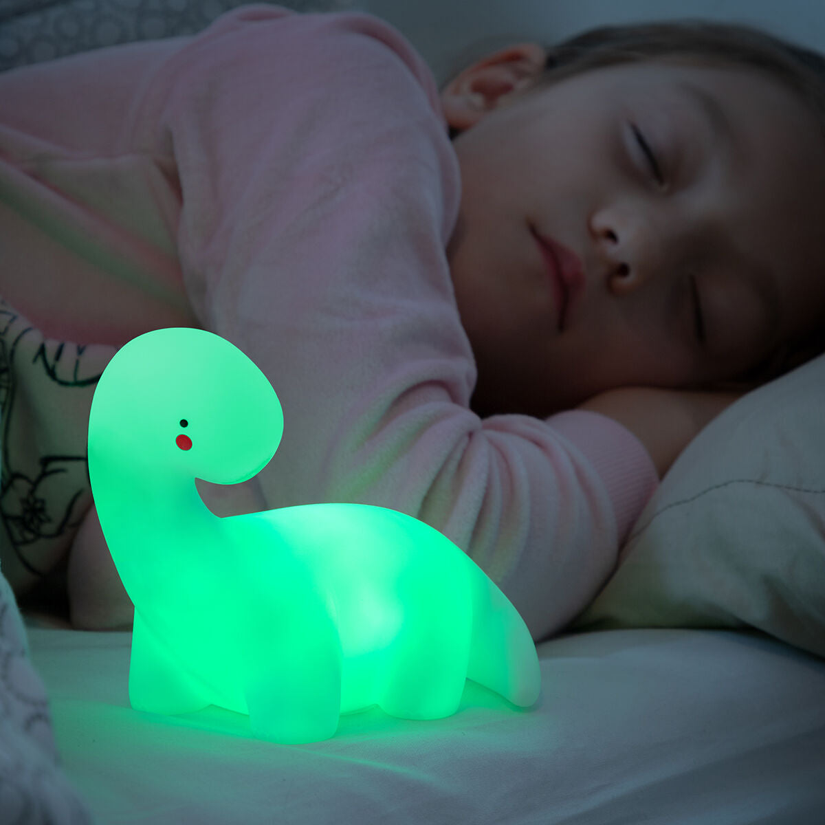 Lightosaurus Dinosaurier-Nachtlicht in Grün neben einem schlafenden Kind