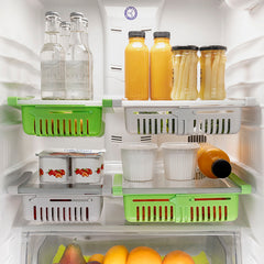 Vier Friwer-Körbe in Grau und Grün als Einrichtungsbeispiel in einem Kühlschrank