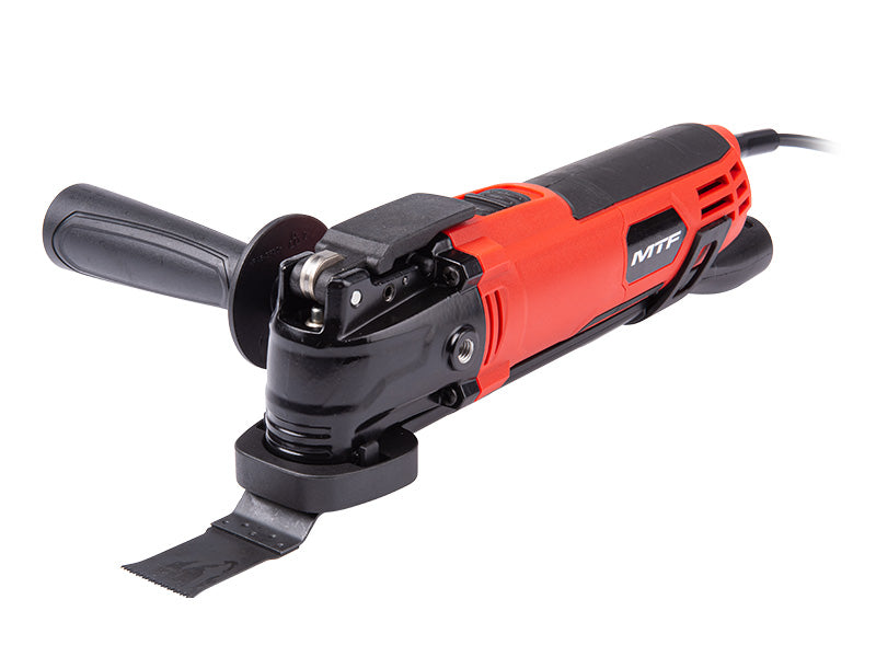 Rotes MTF OB 0300EB Multifunktionswerkzeug mit seitlichem Zusatzgriff und eingesetztem Schneidaufsatz