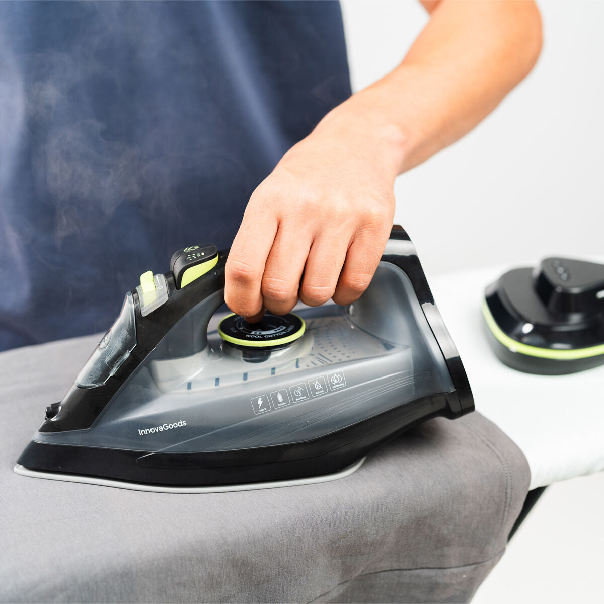 Kabelloses 2-in-1 Dampfbügeleisen Stiron InnovaGoods 2400 W 20-30 g/min – Produktansicht 1